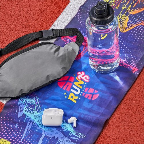 Hoppla Relay Sports Towel - Single Sided Lifestyle Image
